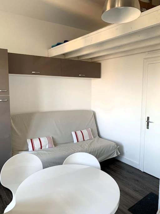 Le Joffre - Studio Sur La Digue En Centre Ville Arromanches-les-Bains Eksteriør bilde